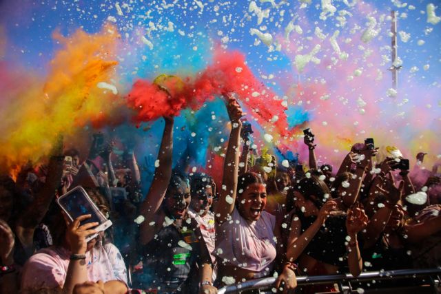 Colour Day Festival 2019: Χρωματιστό σόου και χιλιάδες νέοι στο ΟΑΚΑ