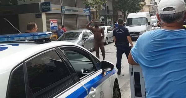 Πανικός στο κέντρο της Λάρισας από άνδρα που κυκλοφορούσε γυμνός