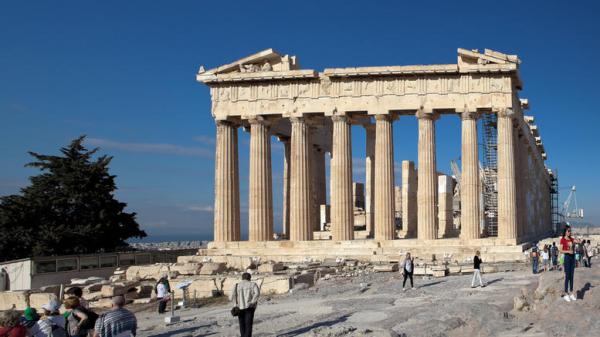 Ντροπή: Σήκωσαν στα χέρια μαθητή ΑμΕΑ για να δει την Ακρόπολη