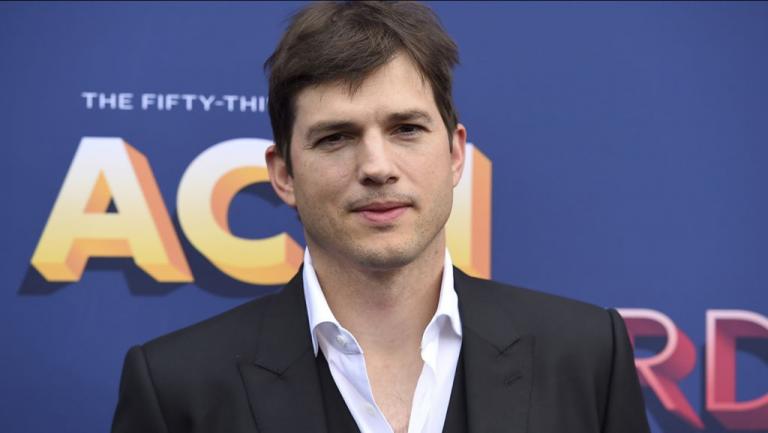 Διευθυντής λυκείου αντέγραψε ομιλία του Άστον Κούτσερ