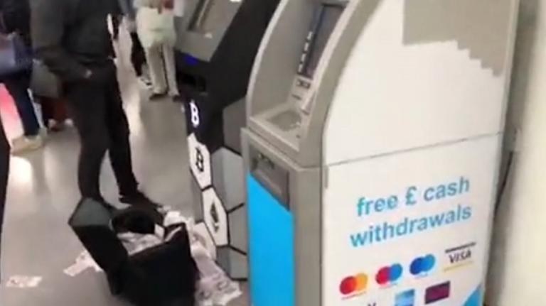 ΑΤΜ «τρελάθηκε» και μοίραζε λεφτά