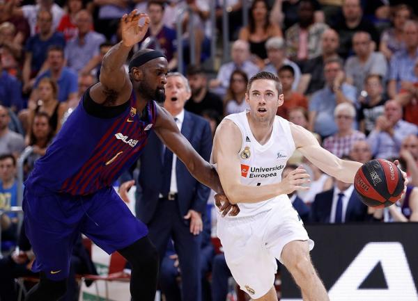 Η Ρεάλ φόρεσε το στέμμα μέσα στο άντρο της Μπαρτσελόνα