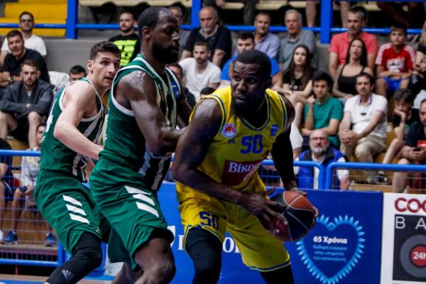 Διατηρεί τον κορμό του το Περιστέρι, ανανεώνει με Μπέντιλ