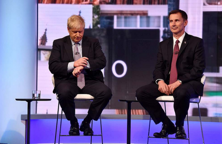 Βρετανία: Ξεκινά σήμερα η μάχη μεταξύ Μπόρις Τζόνσον και Τζέρεμι Χαντ