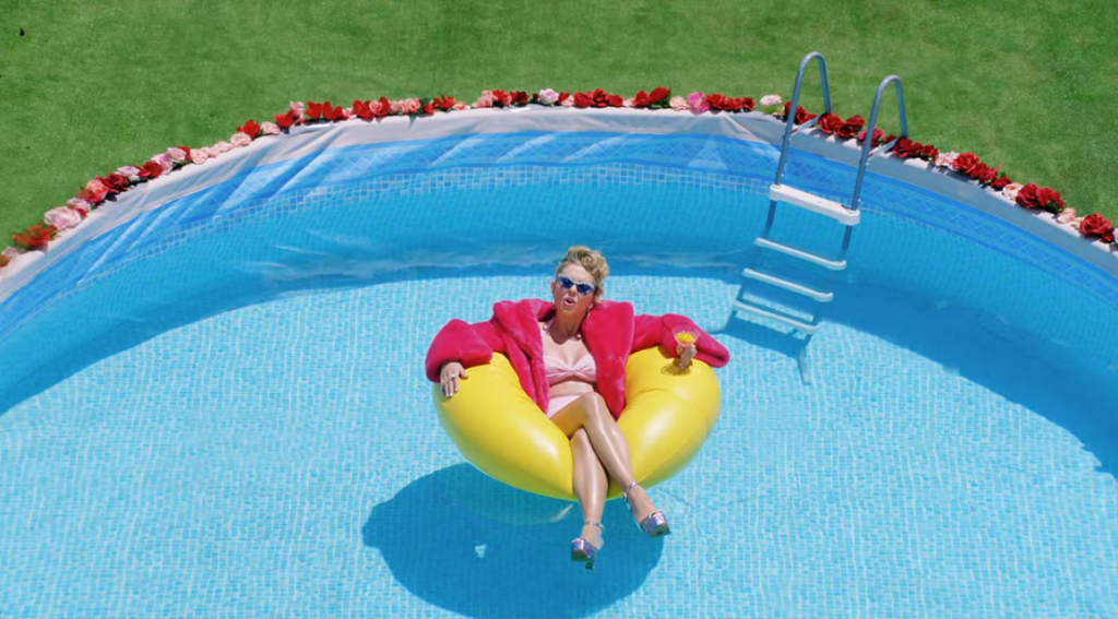 Τέιλορ Σουίφτ: Ζητά από τους θαυμαστές της να στηρίξουν τη ΛΟΑΤΚΙ κοινότητα