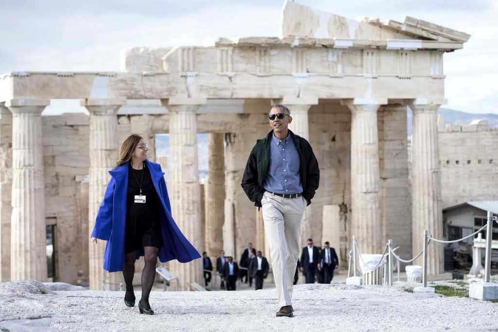 «Πόλεμος» για το αναβατόριο στην Ακρόπολη - Διώχνουν την αρχαιολόγο που ξενάγησε τον Ομπάμα