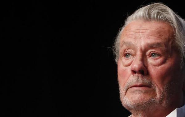 Εσπευσμένα στο νοσοκομείο ο Αλέν Ντελόν