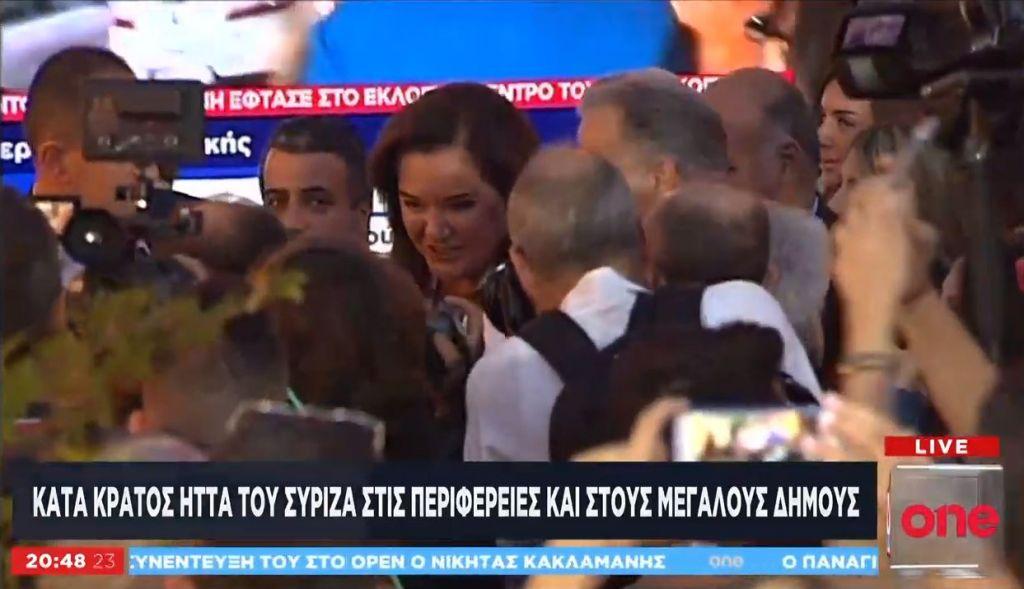 Πανηγυρικό κλίμα στα εκλογικά κέντρα Πατούλη, Μπακογιάννη