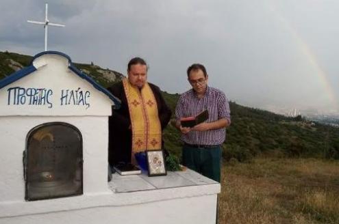 Αντιδράσεις για τον αγιασμό στο Σείχ Χου για το έντομο-δολοφόνο: Τι λέει ο ιερέας