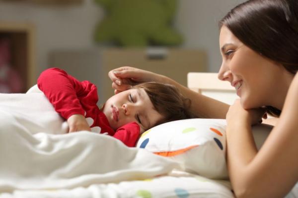 Ο μεσημεριανός υπνάκος βοηθάει τα παιδιά ψυχολογικά και βαθμολογικά