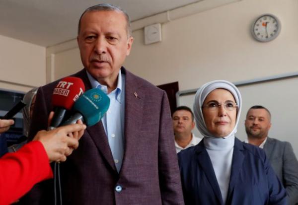 Editorial Ta Nea: Uncertainty