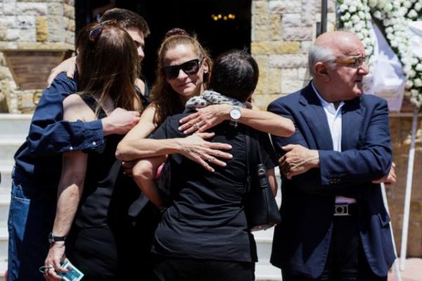 Σε κλίμα οδύνης το τελευταίο αντίο στον Κώστα Ευριπιώτη [Εικόνες]