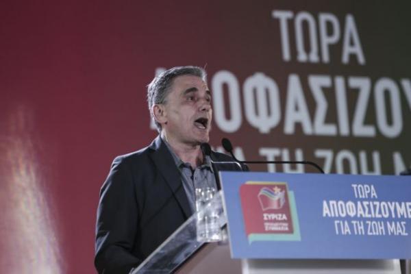 Στο «παρά πέντε» των εκλογών θυμήθηκε τη μεσαία τάξη ο Τσακαλώτος