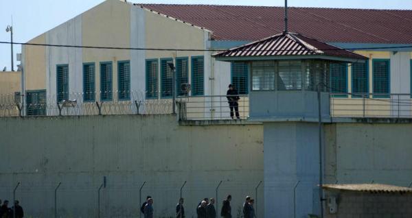 Επικίνδυνος κακοποιός αποπειράθηκε να αυτοκτονήσει στις φυλακές Τρικάλων