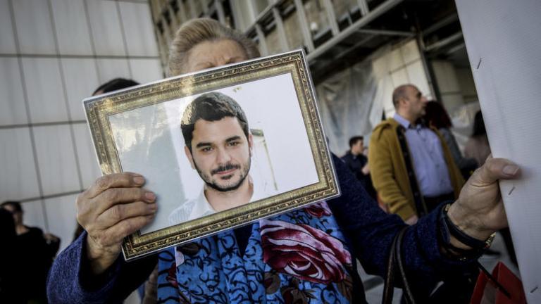 Ένταση στη δίκη του Μάριου Παπαγεωργίου: «Πού έχεις θάψει το παιδί μου»