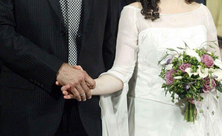 Πάντρεψε την κυοφορούσα το παιδί του συμβία του