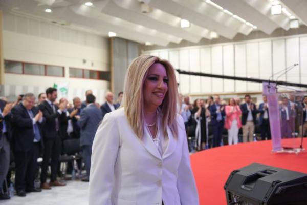 Shock waves in centre-left: Gennimata dumps Venizelos for Kaminis