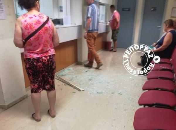 Ανδρας τα έκανε γυαλιά-καρφιά στο ΙΚΑ επειδή τον… ταλαιπωρούσαν