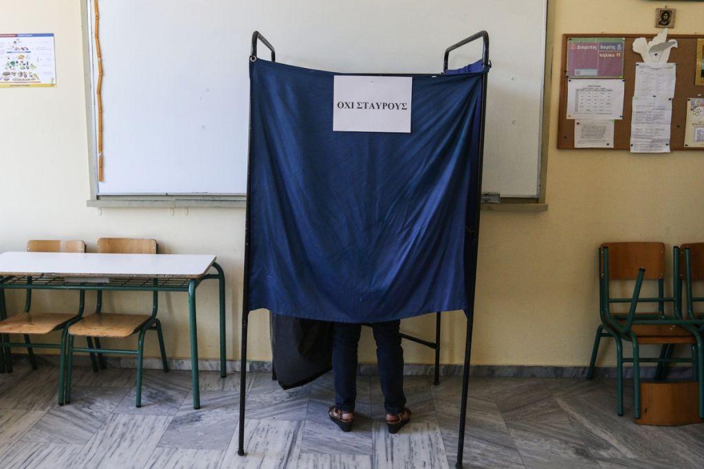 Μνημόσυνο στα κόμματα της κρίσης