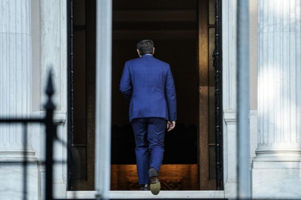 Οι απίστευτες γκάφες που οδηγούν στην πολιτική αυτοκτονία του Αλέξη Τσίπρα