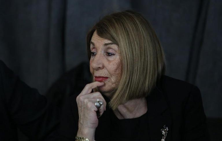 Κυνική στην αυλαία