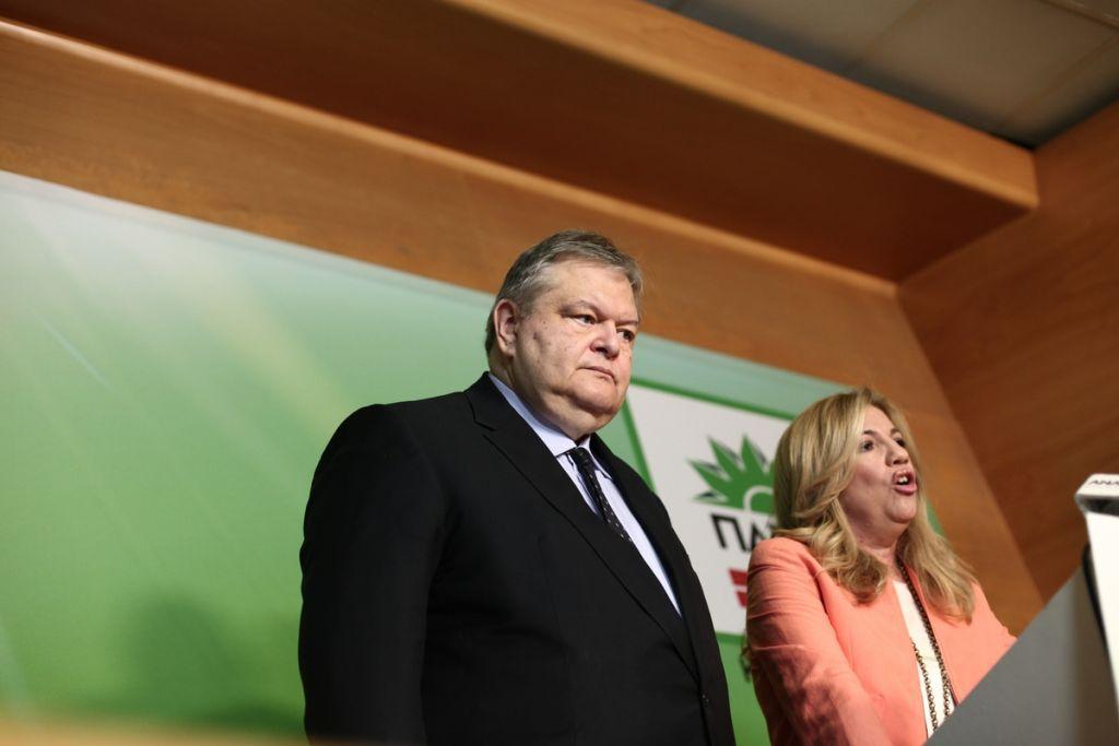 Η… δεξιά στροφή της Φώφης, οι αντιδράσεις και ο Βενιζέλος