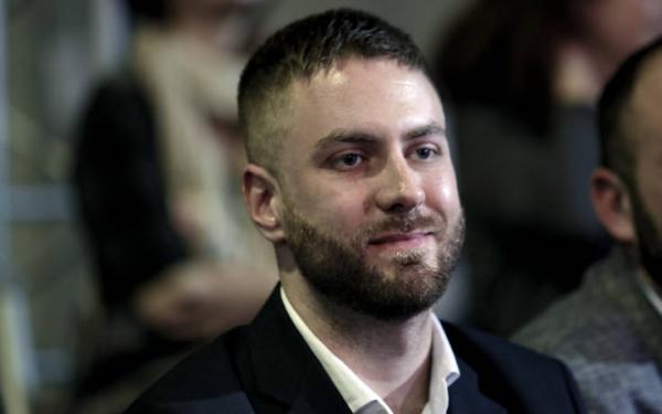 Τζέισον Αντιγόνη: Ξύρισε… ΣΥΡΙΖΑ το κεφάλι του