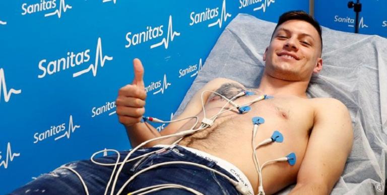 Στη Μαδρίτη ο Γιόβιτς, περνάει ιατρικές εξετάσεις και υπογράφει στη Ρεάλ