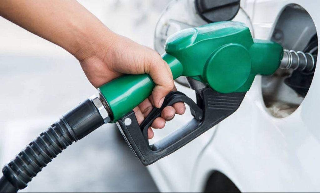 Το μεγάλο κόλπο με τα καύσιμα : Την ανηφόρα τραβά η τιμή της βενζίνης | in.gr