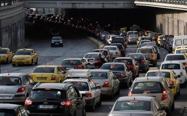 Μποτιλιαρίσματα και ταλαιπωρία στους δρόμους της Αττικής