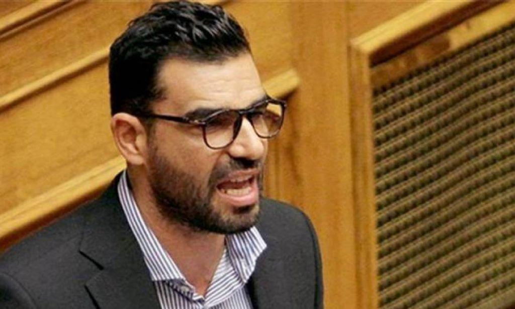 Να σηκώσει από τον πάγκο τον Κωνσταντινέα;