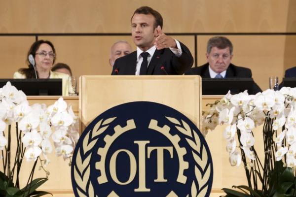 O Μακρόν καταγγέλλει τον «καπιταλισμό που τρελάθηκε» μιλώντας για δικαιώματα