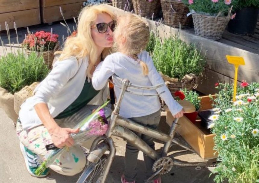 Ελένη Μενεγάκη: Τι ζωγράφισε η κόρη της στον Μάκη Παντζόπουλο;