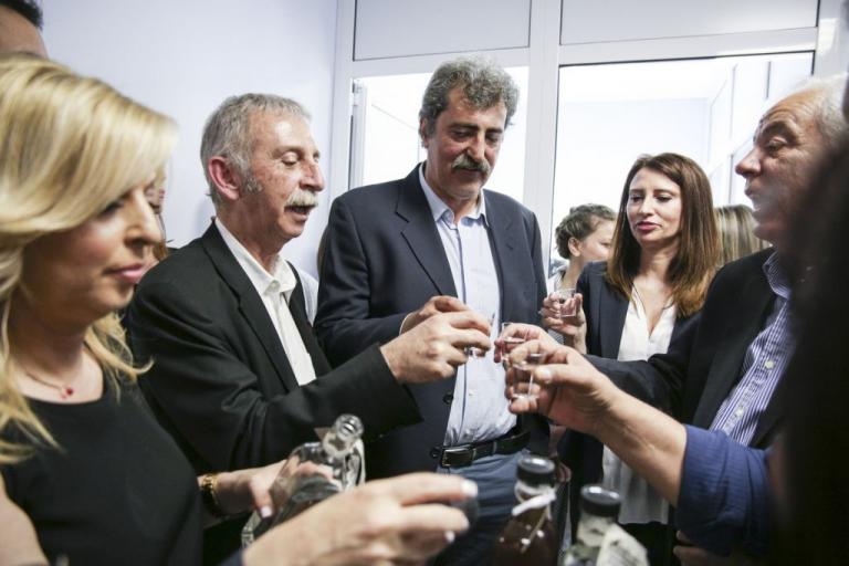 Καταγγελία ΠΟΕΔΗΝ κατά Πολάκη: Ανανεώνει τη θητεία 42 διοικητών νοσοκομείων