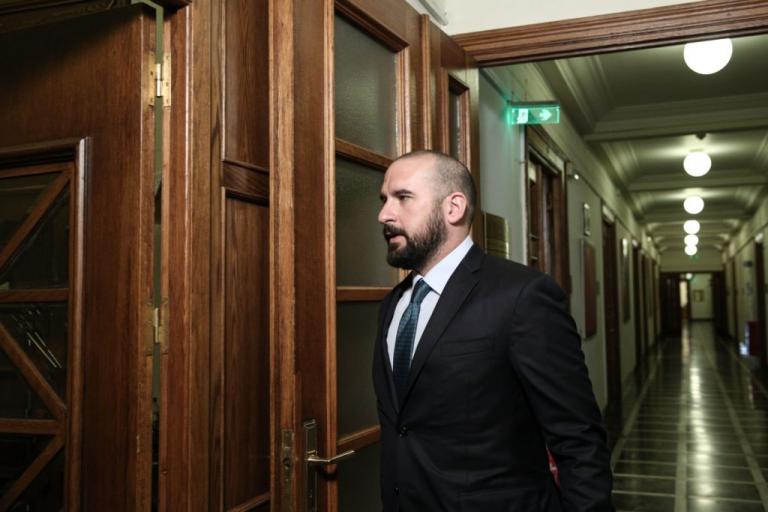 Στην αντεπίθεση η κυβέρνηση για τις μετατάξεις στη Βουλή: Λίστα με τα κόμματα πoυ τις αξιοποίησαν