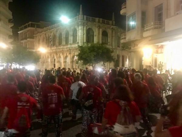 Ξεσήκωσαν το κέντρο του Ηρακλείου οι τυμπανιστές «Μπάταλα»