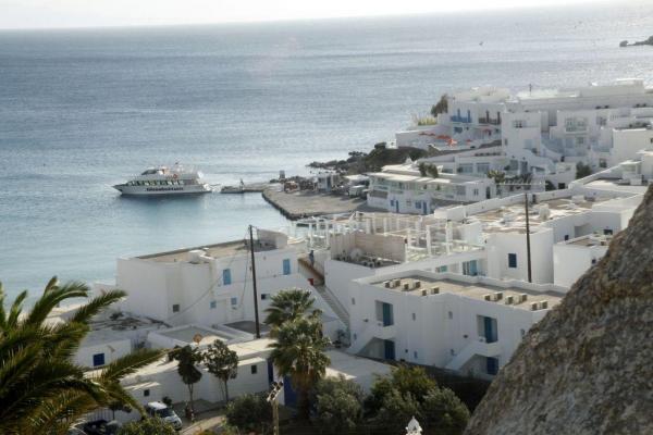 Ο εστιάτορας με τα «χρυσά» καλαμάρια στη Μύκονο εξηγεί: «Απευθυνόμαστε σε ξένους»