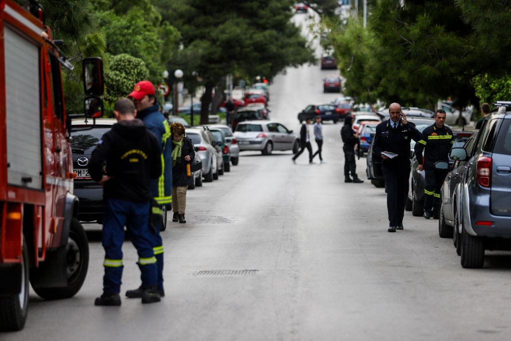 Θρίλερ στη Ν. Σμύρνη: Επέστρεψε ο δράστης που κρατούσε όμηρο τον πατέρα του