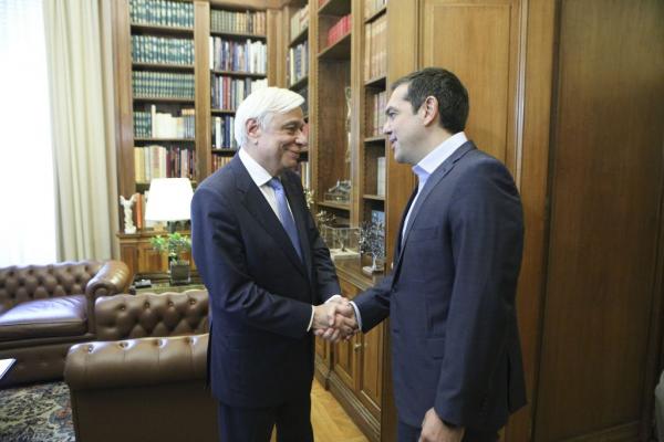 Η αρχή του τέλους για Τσίπρα: Αναζητά σανίδα σωτηρίας σε «δωράκια» – Στον ΠτΔ το απόγευμα