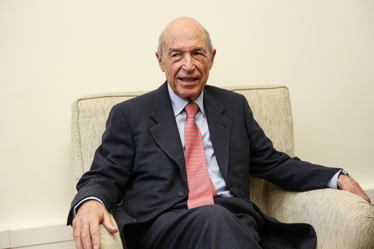 Στο αρχείο η υπόθεση Σημίτη για τις φρεγάτες