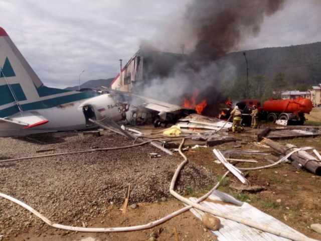Δύο νεκροί και 19 τραυματίες έπειτα από αναγκαστική προσγείωση αεροσκάφους στη Ρωσία