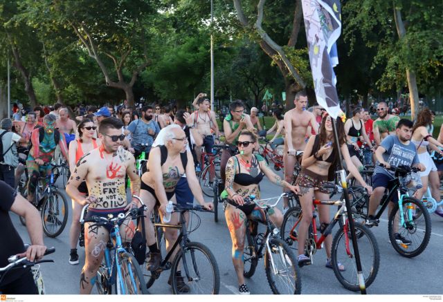 Γυμνοί ποδηλάτες στους δρόμους της Θεσσαλονίκης για καλό σκοπό