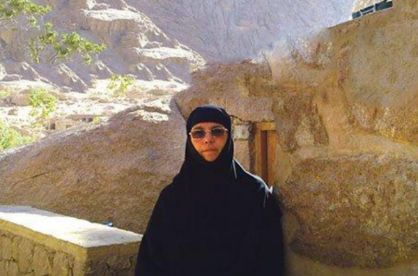 Μοναχή Θεοδώρα: Η πρώην διάσημη δημοσιογράφος