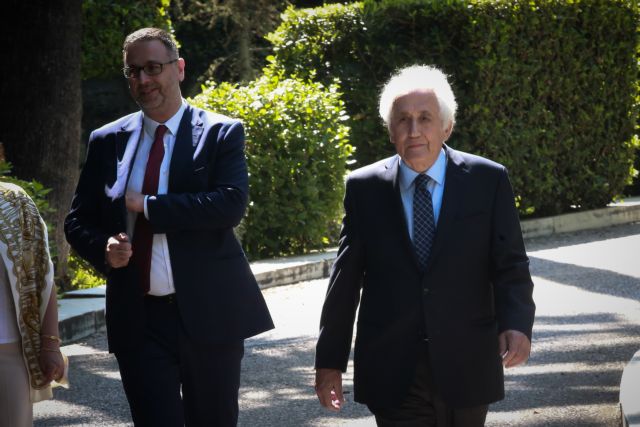 Ορκίστηκε υπηρεσιακός υπουργός Εσωτερικών ο Ρουπακιώτης