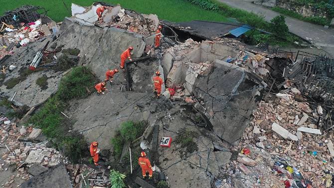 Φονικός σεισμός στην Κίνα: 12 νεκροί και δεκάδες τραυματίες μετά τα 6 Ρίχτερ