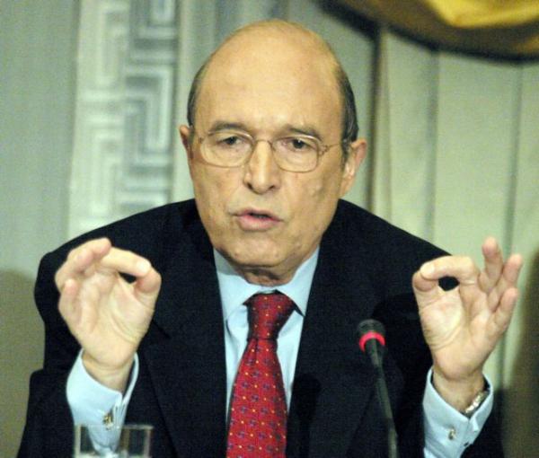 Ex-PM Simitis urges caution over prospect of new Imia-style crisis