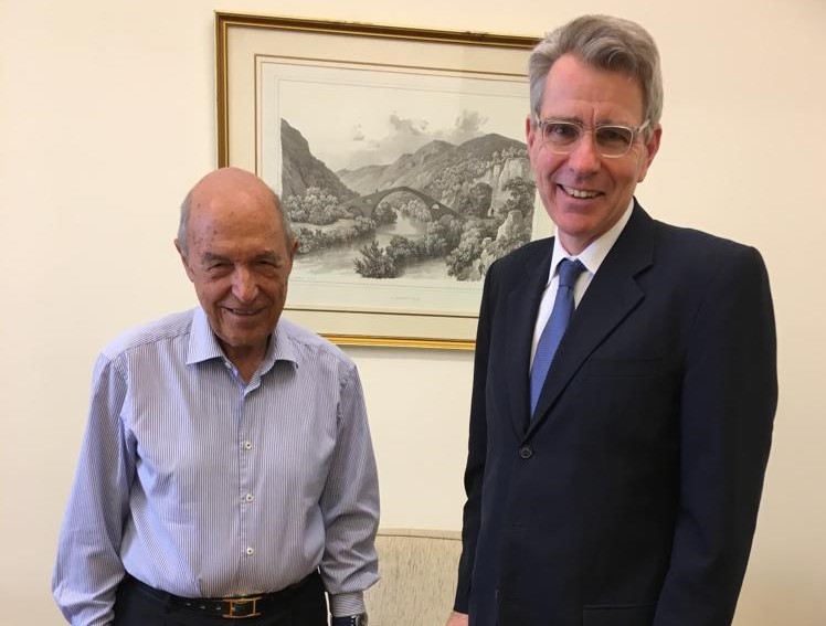 Συνάντηση Σημίτη με Αμερικανό πρέσβη Τζέφρι Πάιατ