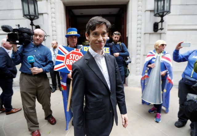 Βρετανία: Εκτός κούρσας για τη διαδοχή Μέι ο Ρόρι Στιούαρτ