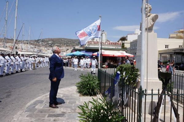 Σύρος: Ο ΥΕΘΑ, Ευάγγελος Αποστολάκης, έδωσε το «παρών» σε εκδηλώσεις του Πολεμικού Ναυτικού