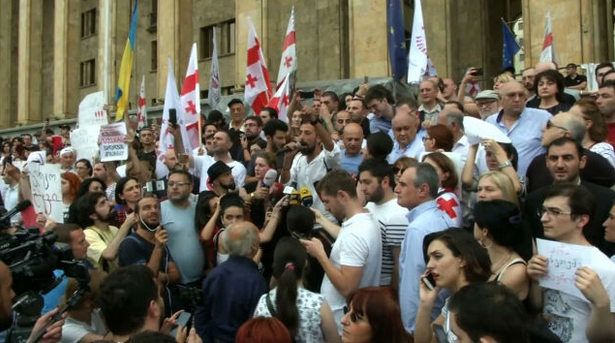 Γεωργία: Διακόσιοι σαράντα τραυματίες από τις συγκρούσεις μεταξύ διαδηλωτών και αστυνομικών